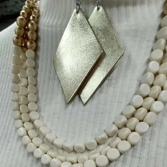 2678 Plunder Gold &Cream Beaded 3 Strand Necklace and Gold Color LeatherEarrings - Picture 4 of 8